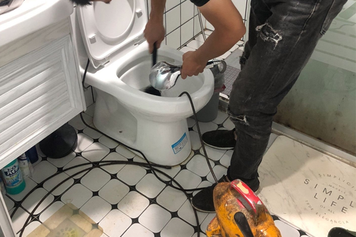 园林办事处疏通下水道