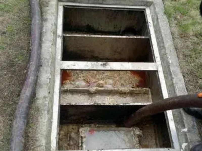 园林办事处隔油池清理