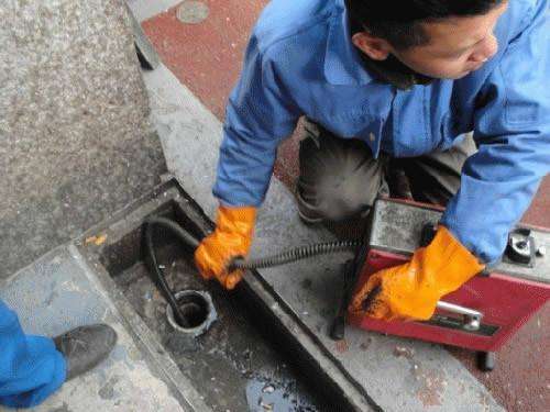 园林办事处疏通下水道