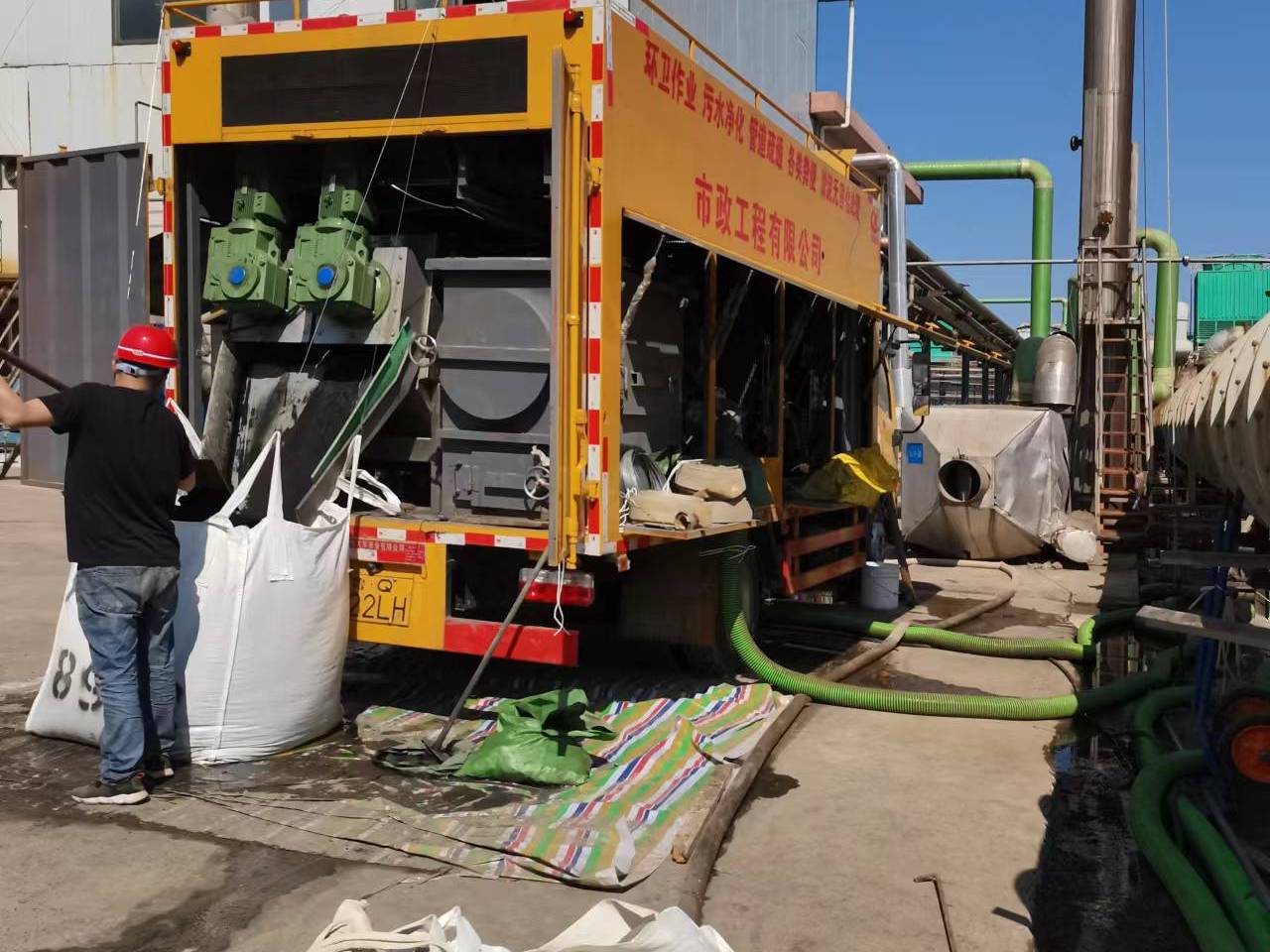 园林办事处淤泥压干处理